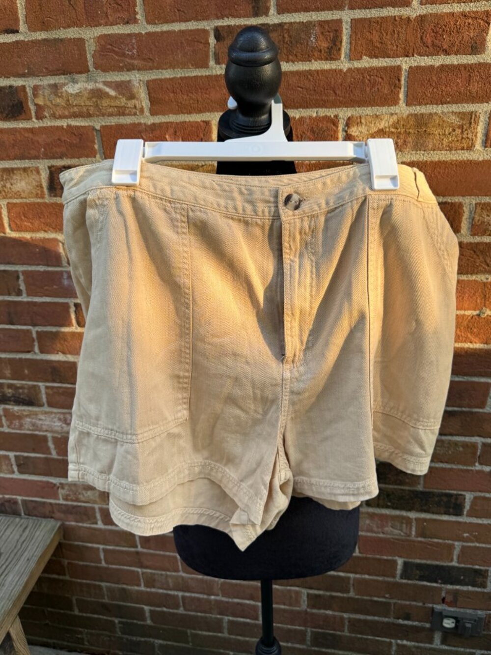 Universal Thread Women's Utility Cargo Shorts Tan Size 17 NWT Cotton